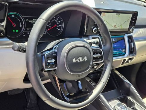 Used 2023 Kia Sorento EX AWD/4WD image 19