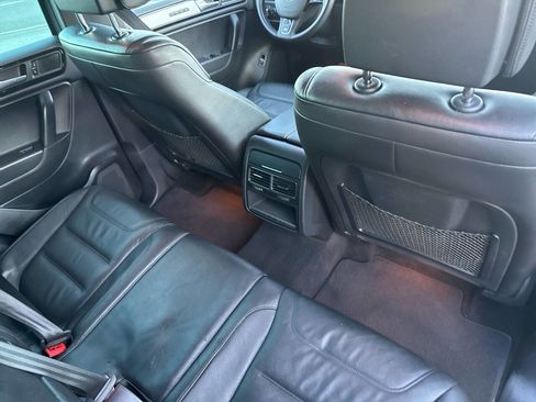Used 2014 Volkswagen Touareg VR6 image 22