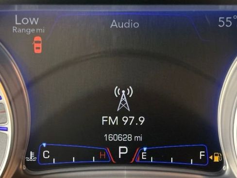 Used 2018 Chrysler 300 Touring w/ Chrome Appearance Package RWD image 18