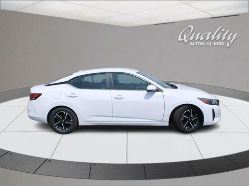 Used 2024 Nissan Sentra SV FWD image 3