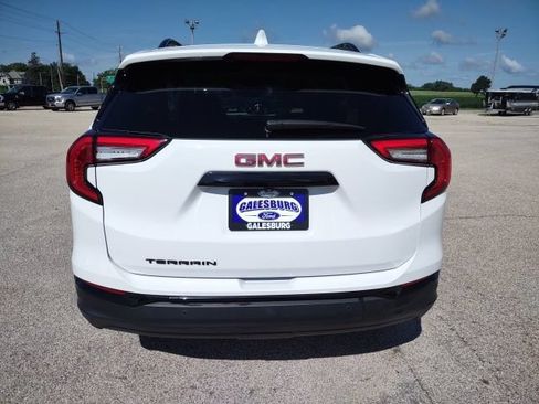 Used 2024 GMC Terrain SLT w/ Elevation Edition FWD image 4