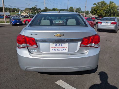 Used 2016 Chevrolet Cruze LT w/ Technology Package FWD image 5