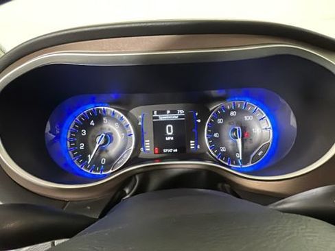 Used 2022 Chrysler Voyager LX FWD image 17