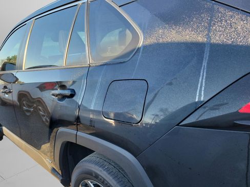 Used 2022 Toyota RAV4 XLE Premium image 26