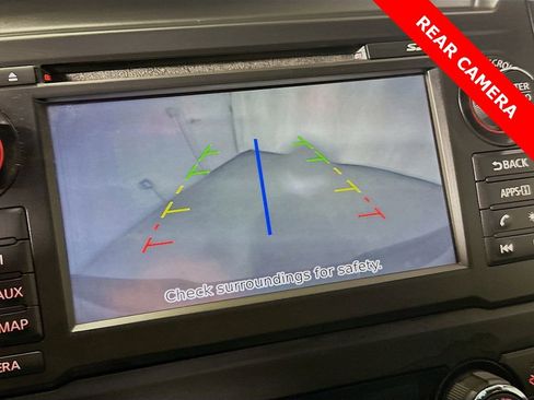 Used 2018 Nissan Titan SV w/ SV Convenience Package image 14