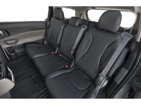 New 2026 Kia Carnival EX FWD image 9