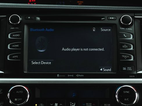 Used 2017 Toyota Highlander XLE image 29