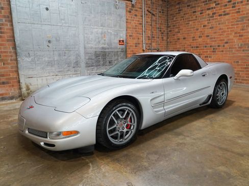 Used 2001 Chevrolet Corvette Z06 w/ Memory Pkg RWD image 7