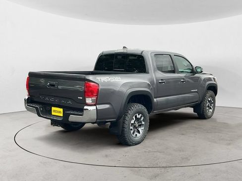 Used 2017 Toyota Tacoma TRD Off-Road w/ Tow Package AWD/4WD image 5