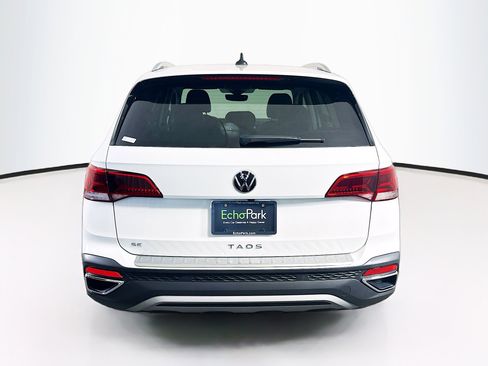 Used 2023 Volkswagen Taos SE w/ Black Wheel Package FWD image 7