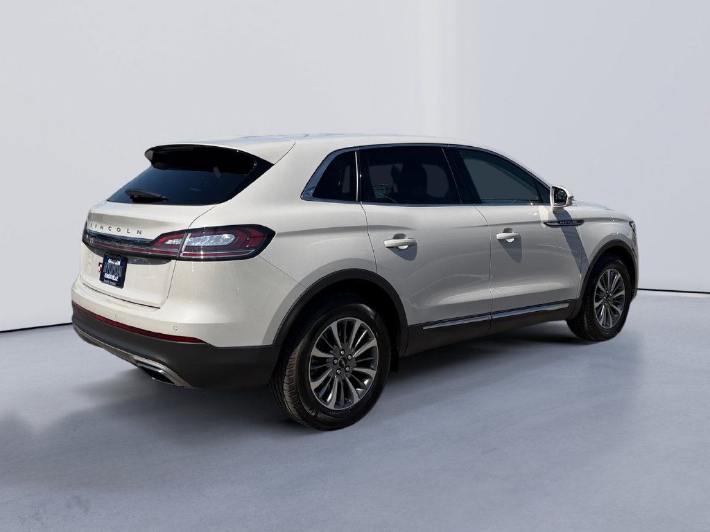 Used 2022 Lincoln Nautilus AWD w/ Premium Package image 3