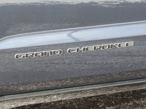 Used 2020 Jeep Grand Cherokee Limited image 16