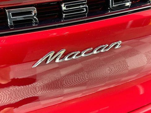 Certified 2023 Porsche Macan AWD/4WD image 34
