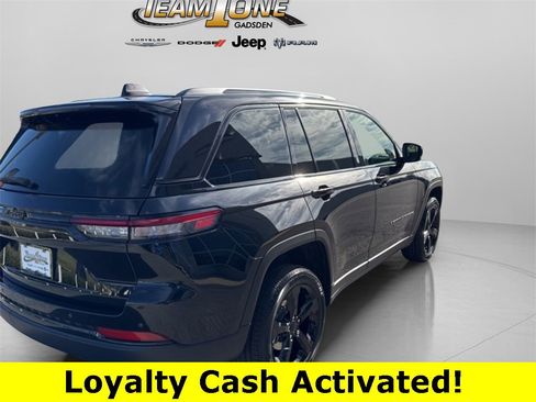 New 2025 Jeep Grand Cherokee Laredo image 8