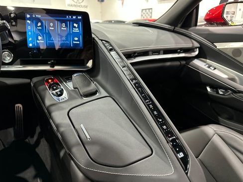 Used 2024 Chevrolet Corvette Stingray Preferred Cpe w/ Z51 Performance Package image 16