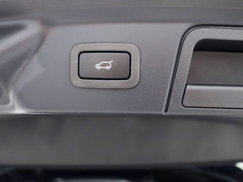 Used 2021 Land Rover Range Rover Velar S image 36