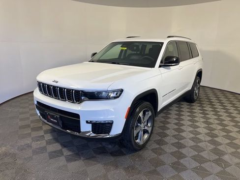 Used 2023 Jeep Grand Cherokee L Limited AWD/4WD image 3
