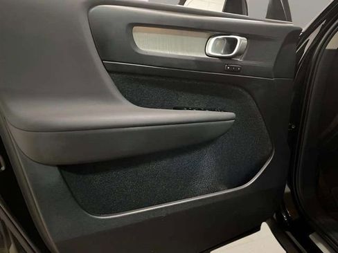 Used 2025 Volvo XC40 B5 Plus image 82