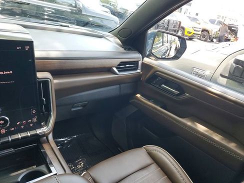 Used 2025 GMC Yukon XL Denali Ultimate AWD/4WD image 14