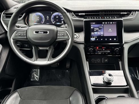 Used 2023 Jeep Grand Cherokee L Laredo image 8