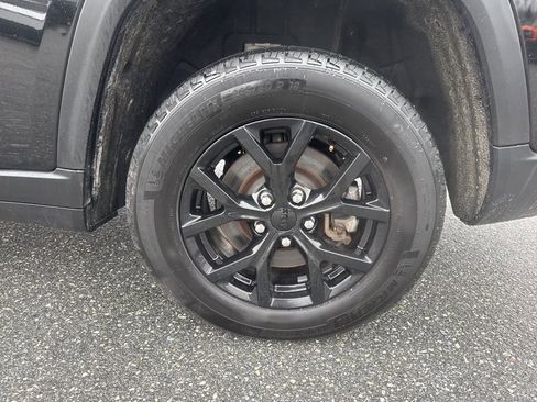 Used 2024 Jeep Grand Cherokee L Altitude image 31