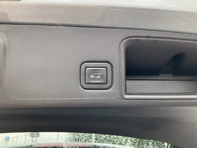 Used 2024 GMC Terrain SLT AWD/4WD image 18