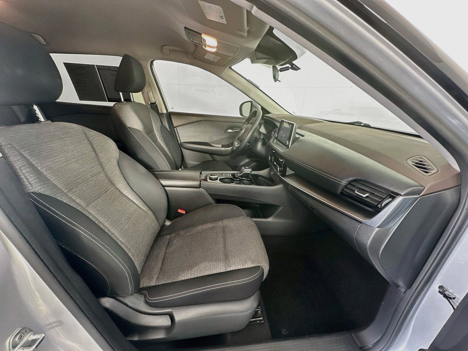 Used 2021 Nissan Rogue SV AWD/4WD image 25