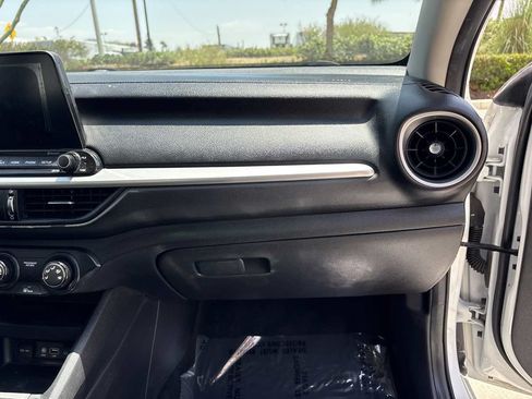 Used 2021 Kia Forte LXS FWD image 17