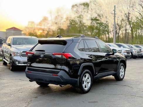 Used 2021 Toyota RAV4 XLE w/ Convenience Package AWD/4WD image 8