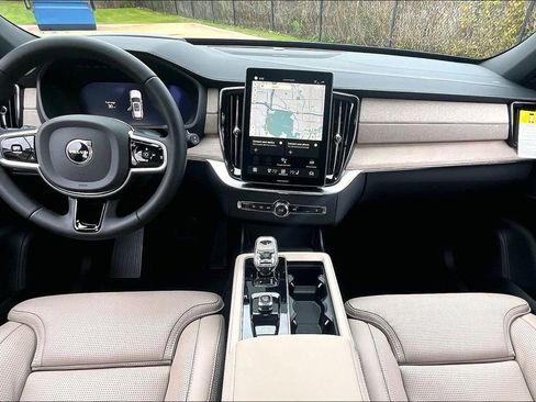 New 2026 Volvo XC90 T8 Ultra w/ Protection Package Premier AWD/4WD image 9