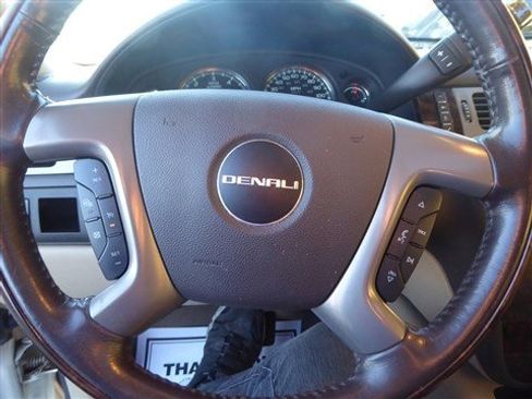 Used 2011 GMC Yukon Denali image 12
