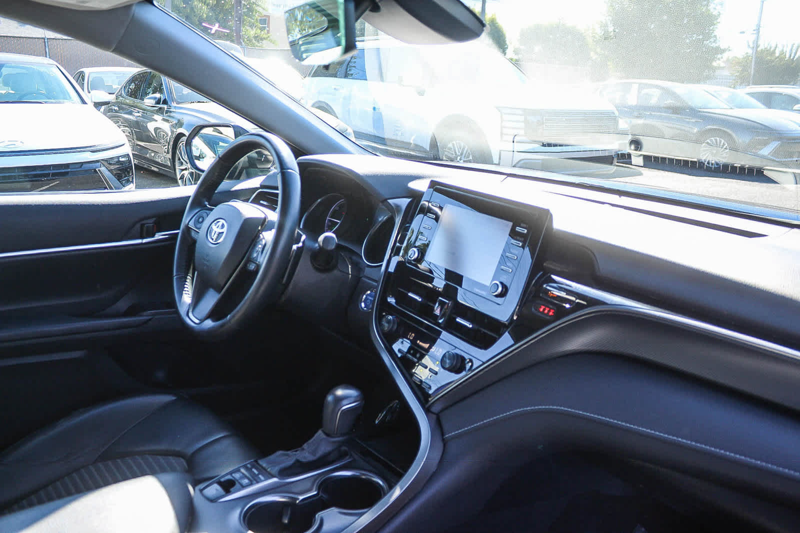 Used 2022 Toyota Camry SE FWD image 21