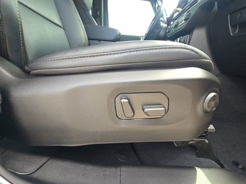 Used 2025 Jeep Gladiator Sport image 18