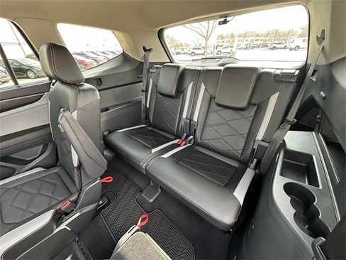 Used 2024 Volkswagen Atlas Peak Edition SE image 30