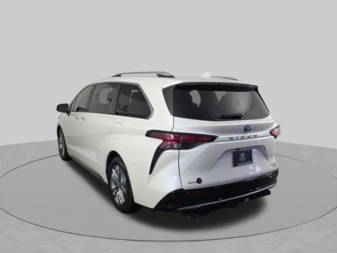 Used 2021 Toyota Sienna Platinum AWD/4WD image 39