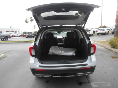 New 2026 Ford Explorer Active image 40