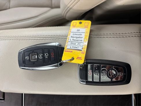 Used 2020 Lincoln Navigator L Reserve w/ Equipment Group 201A Reserve image 39