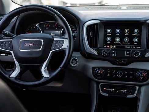 Used 2023 GMC Terrain SLT AWD/4WD image 16