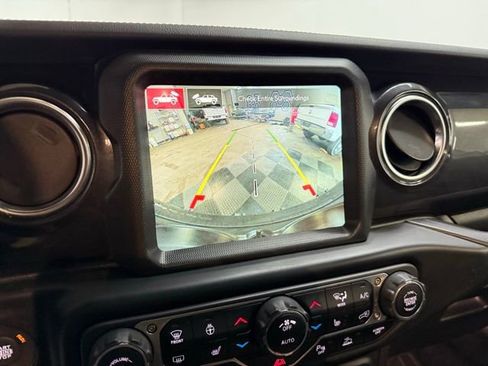 Used 2022 Jeep Wrangler Unlimited Rubicon w/ Trailer Tow Package image 35