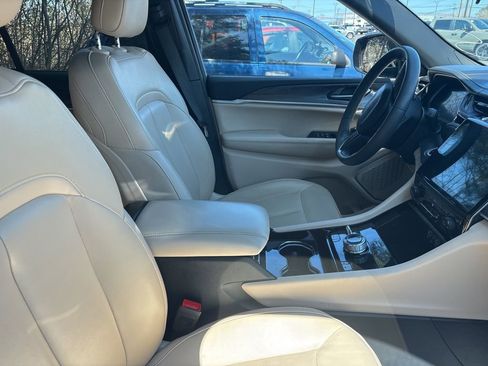 Used 2022 Jeep Grand Cherokee Limited 4xe image 9