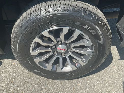 Used 2019 GMC Sierra 1500 AT4 w/ AT4 Premium Package AWD/4WD image 10