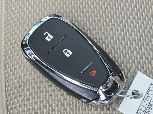 Used 2023 Chevrolet Traverse LS FWD image 33