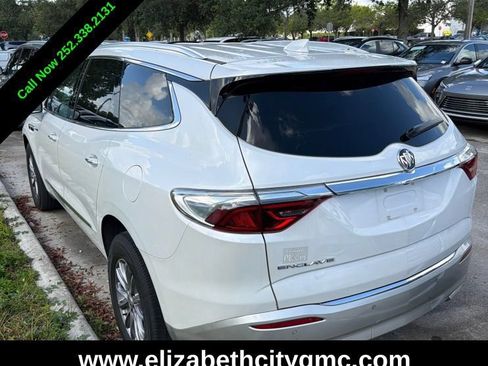 Used 2023 Buick Enclave Essence FWD image 3