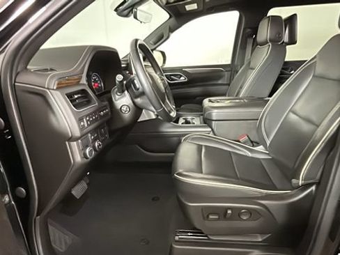 Used 2021 Chevrolet Suburban Premier w/ Premium Package RWD image 11