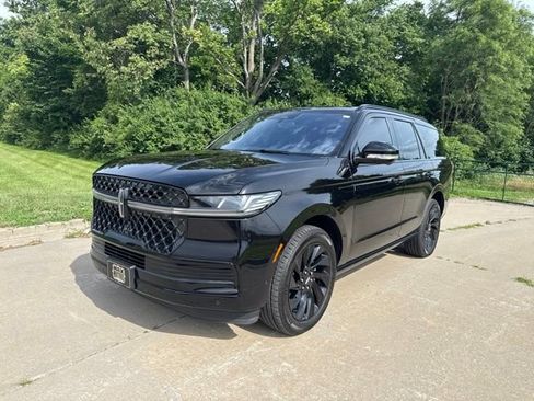 Used 2025 Lincoln Navigator Reserve w/ Jet Appearance Package AWD/4WD image 7