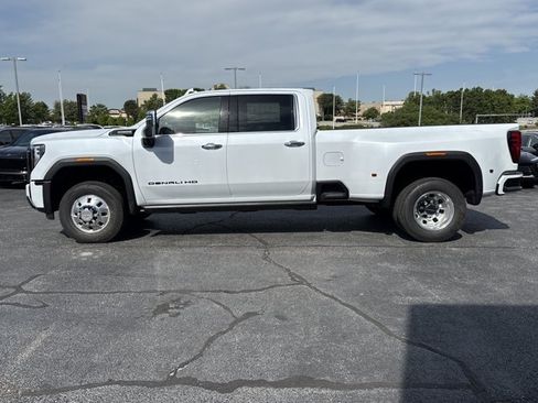 New 2026 GMC Sierra 3500 Denali Ultimate w/ LPO, Black Badging Package AWD/4WD image 11