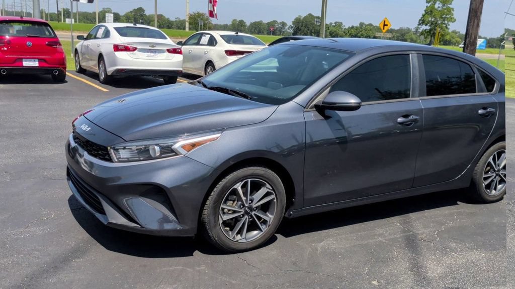 Used 2022 Kia Forte LXS w/ LXS Technology Package FWD image 4