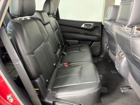 Used 2016 Nissan Pathfinder Platinum w/ Family Entertainment Package AWD/4WD image 29