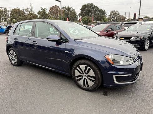 Used 2016 Volkswagen e-Golf SE image 8