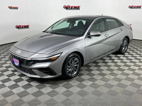 Used 2024 Hyundai Elantra SEL FWD image 5